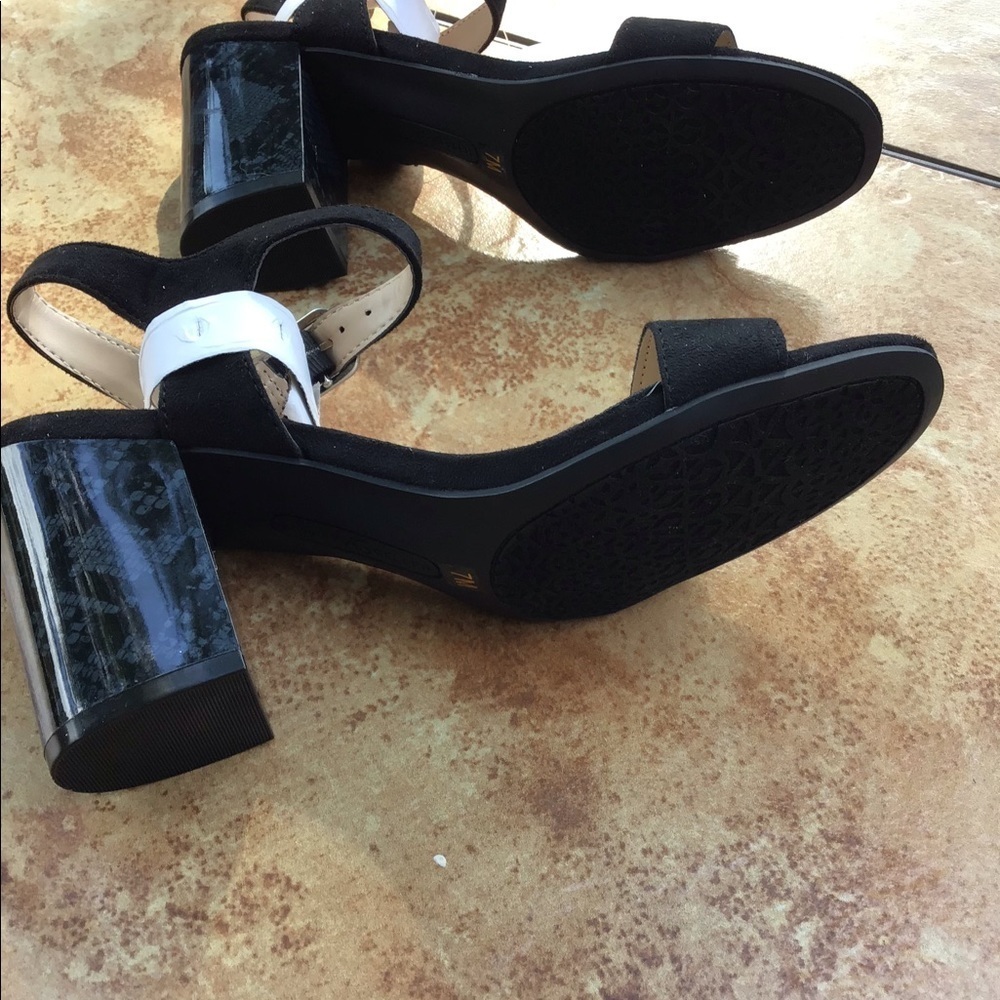 Woman’s Andrew Geller Heeled Sandals - Picture 8 of 10